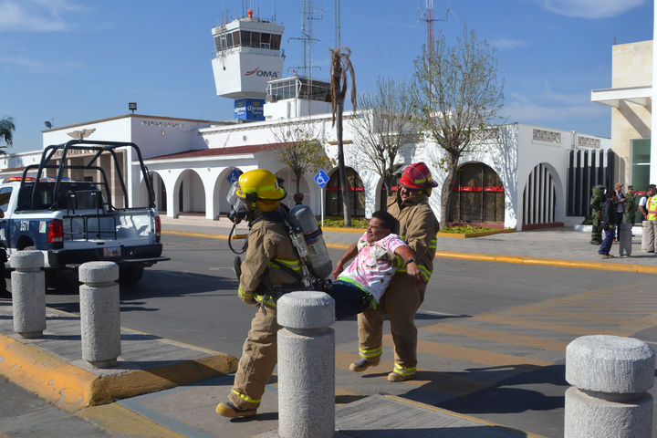 Heridos. En el simulacro participaron como heridos personal administrativo y de las diversas líneas del Aeropuerto.  