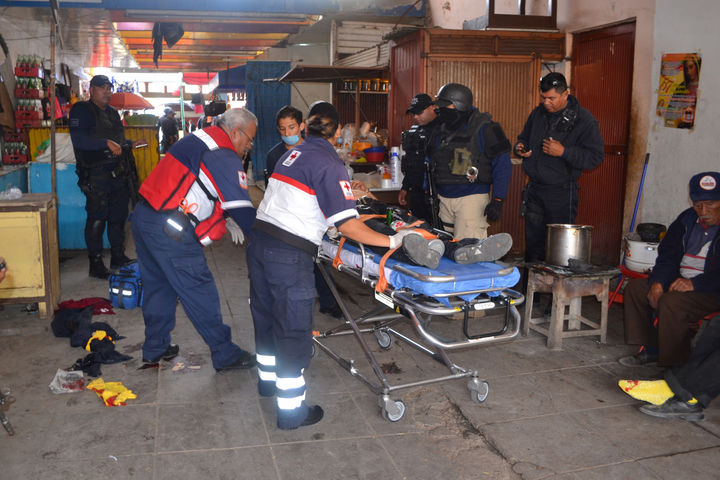 Homicidio. Matan a menor de edad y mujer en asalto registrado en el Mercado Alianza de Torreón. 