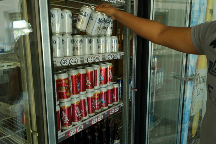 El Cabildo de Gómez Palacio aprobó reducir los horarios de cierre para establecimientos con venta de bebidas alcohólicas a las dos de la mañana. (Archivo)