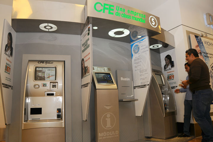 Inauguración. La CFE puso en marcha su primer Centro de Atención Virtual en el centro comercial Cuatro Caminos. 