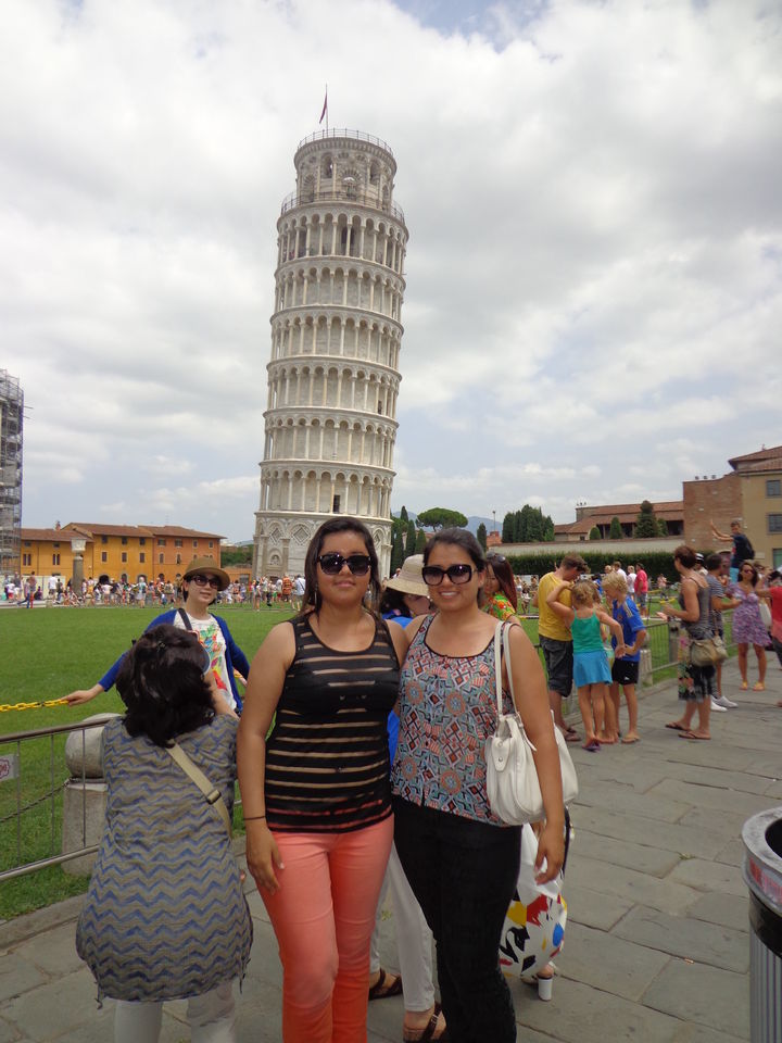 Torre de Pisa, Italia, junto a Valeria Antúnez.