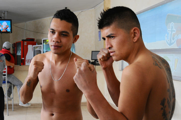 Pablo “Verdugo” Ramírez y Jonathan “Duva” Chávez tendrán un feroz combate esta noche. (Foto Jesús Galindo L.)