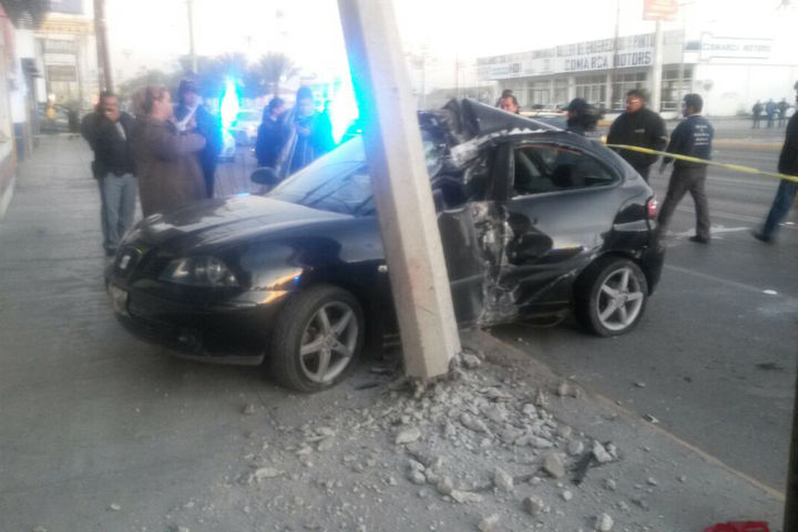 Tragedia. El joven Gerardo de la Rosa murió al estrellar su auto contra un poste.