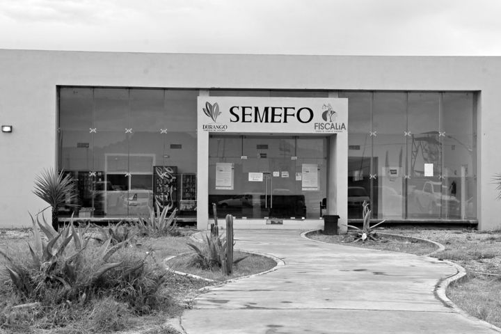 Cuerpos. Fueron enviados a las instalaciones del Servicio Médico Forense (Semefo) en Ciudad Lerdo.