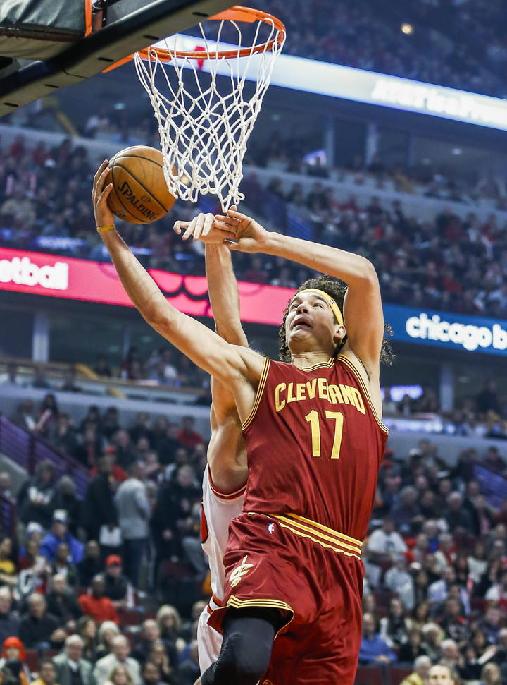 El entrenador David Blatt no dio muchos detalles sobre la lesión de Varejao después del partido. (Archivo)
