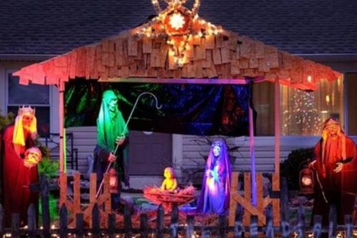 El municipio de Sycamore indicó que el ornamento navideño ocupa demasiado espacio. (Twitter) 