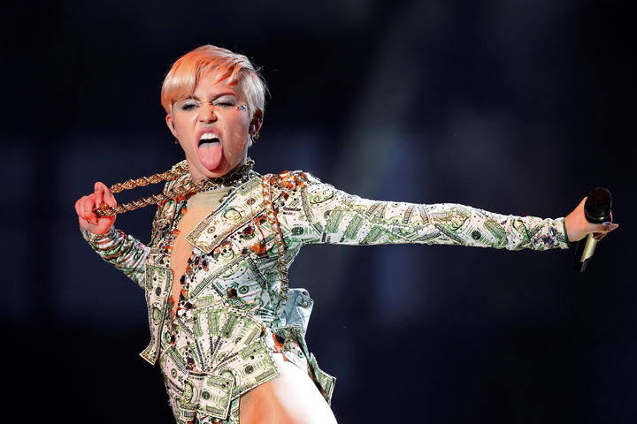 Miley Cyrus se dejó seducir por los altos sueldos de la televisora y como parte de su contrato, recibirá una lujosa residencia en Las Lomas. (Archivo)