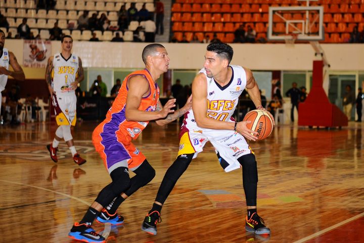 Jefes Fuerza Lagunera recibe hoy a Gigantes