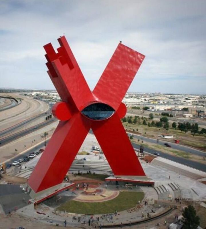 Contorversia. Hace poco tiempo se criticó también su 'Monumento a la mexicanidad', ubicado en Ciudad Juárez, Chihuahua.