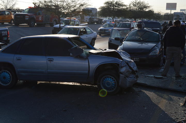Una joven de 24 años de edad murió luego de sufrir un accidente vehicular en el periférico de Torreón.