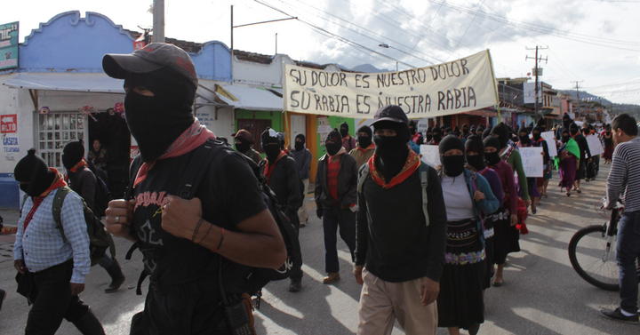 'Nosotros, nosotras las zapatistas, no perdemos de vista ni cerramos nuestros oídos a la pena y el coraje de Ayotzinapa que nos muestran y nos hablan los familiares'. (Archivo) 