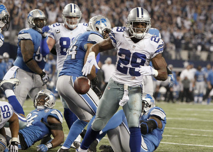 El corredor de Dallas, DeMarco Murray, aportó un touchdown en carrera de una yarda para derrotar a los Lions de Detroit. (Fotografías de AP)