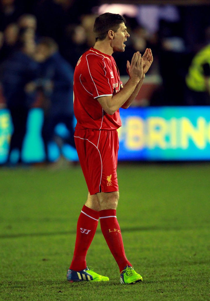 Con dos goles de Steven Gerrard, el Liverpool ganó ante AFC Wimbledon. Gerrard guía a Liverpool en la Copa FA