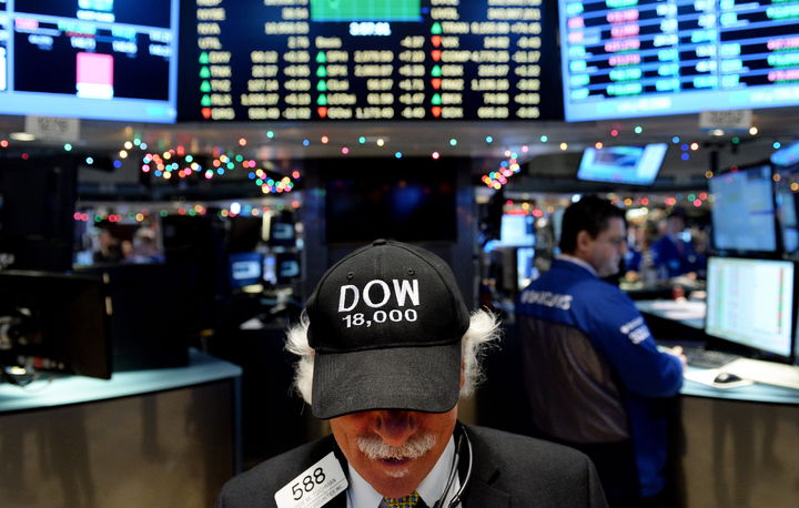 A la baja. El mercado Dow Jones también tuvo una caída fuerte, del orden del 1.86 por ciento. (EFE)