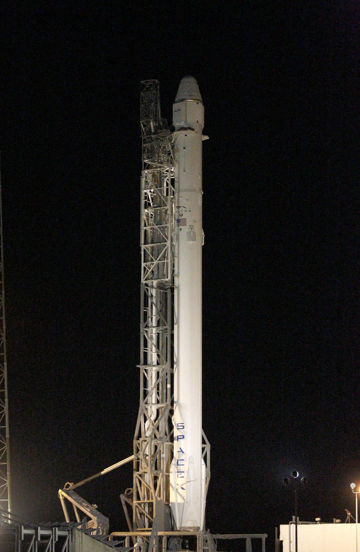 El despegue desde Cabo Cañaveral, Florida, abortó cuando faltaba un minuto en la cuenta regresiva luego de que se registró una falla en el sistema de control de potencia de la segunda sección del Falcon 9. (AP)