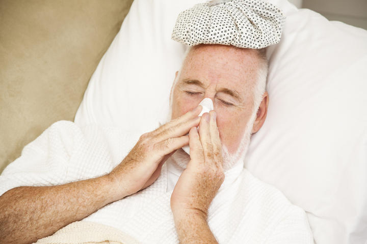 Durante los primeros meses del año existe mayor prevalencia de casos de influenza estacional, aunque puede presentarse de forma transitoria, con características similares a una gripe, pudiera complicarse de forma severa e incluso ser potencialmente mortal. (ARCHIVO)