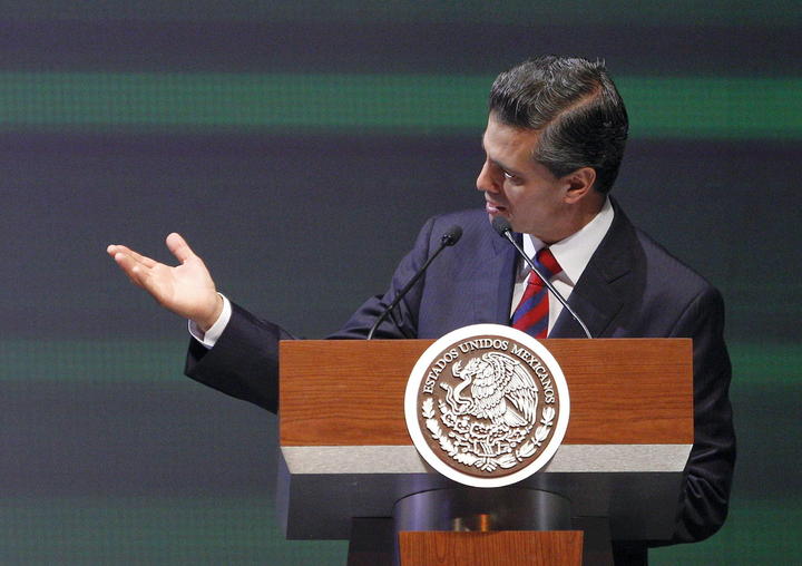 El mandatario consideró que 2015 debe ser un año que convoque a los mexicanos 'a renovar el ánimo' y a 'buscar entre todos, sociedad y gobierno' que al país 'le vaya bien'. (Archivo)