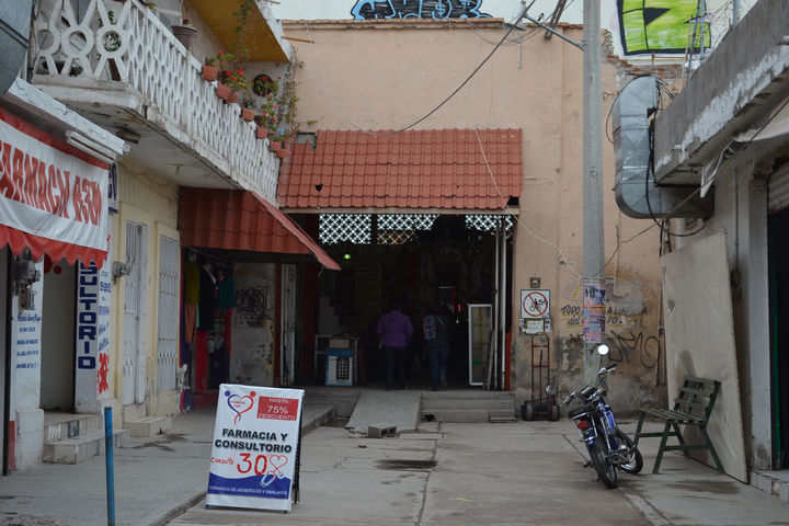 Cultura. Exhortan a locatarios y a comerciantes externos al mercado de Lerdo a mantener higiene.