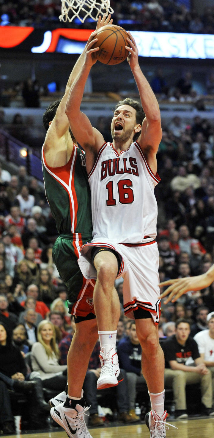 Fue la noche del sábado en el partido que los Bulls de Chicago ganaron por 95-87 a los Bucks de Milwaukee. (AP)