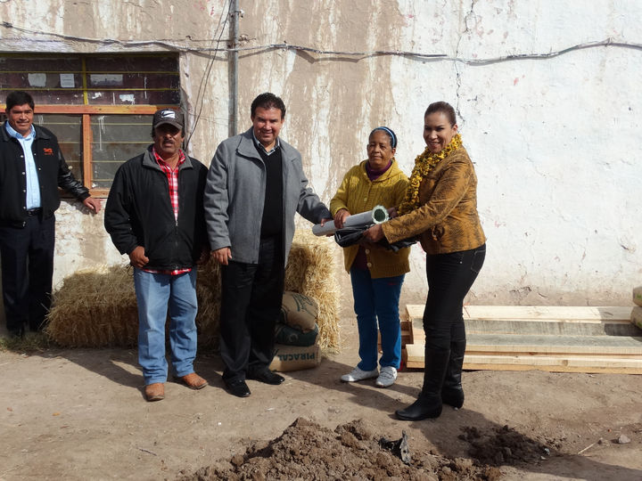 Inicia. En Madero 'Construcción de Techos'.