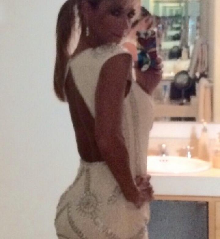 En su cuenta de Instagram, Sainz colocó dos fotos, en una de ellas muestra parte de su trasero. (ESPECIAL)