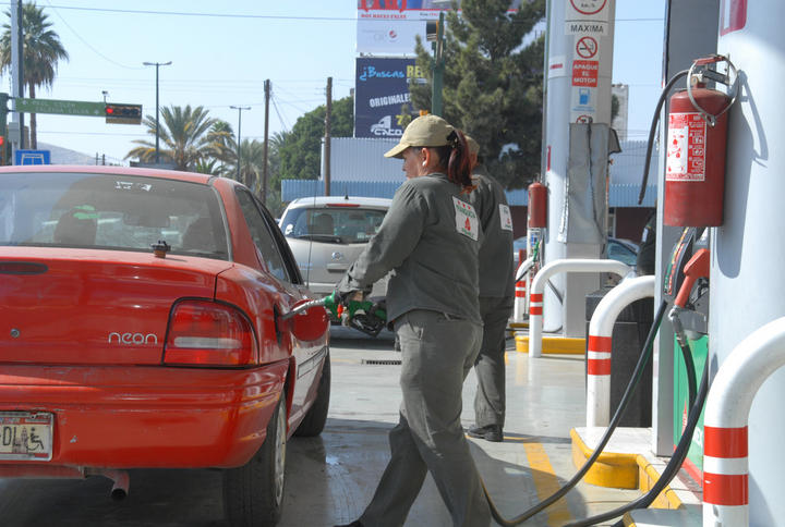 El líder estatal del PRI, David Agillón Rosales, indicó que los ciudadanos están hartos de los aumentos a los combustibles.
