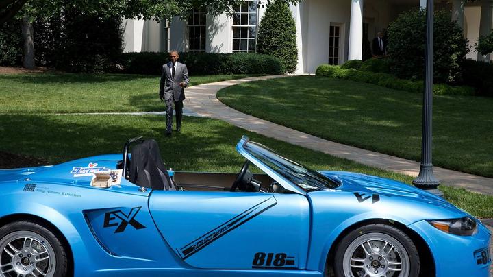 Obama causa revuelo por presumir lujoso auto deportivo