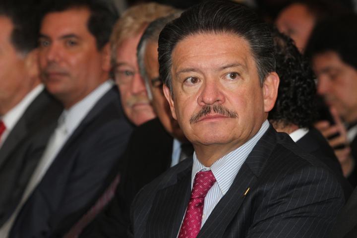 El líder perredista expresó preocupación de que Armando Martínez Gómez se registrara como precandidato de su partido luego de manifestarse contra la despenalización del aborto y legalizar la unión entre personas del mismo sexo.