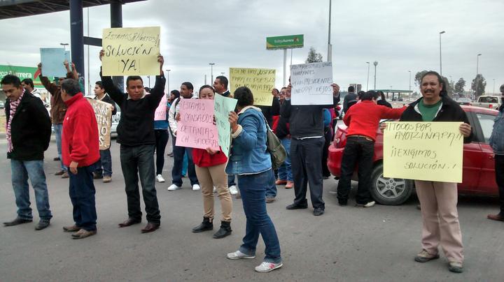 Los manifestantes, señalan que las autoridades se han desentendido del caso y aseguran estar cansados de no obtener respuestas favorables a sus peticiones. (El Siglo de Torreón)
