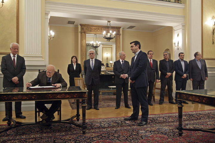 Cambia coyuntura. Con algunas negociaciones, Tsipras se convierte ahora en la principal fuerza en Grecia. (EFE)