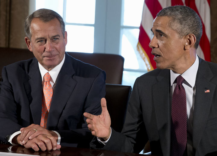 Contra migración. El presidente de EU Obama junto a John Boehner, líder republicano. (AP)