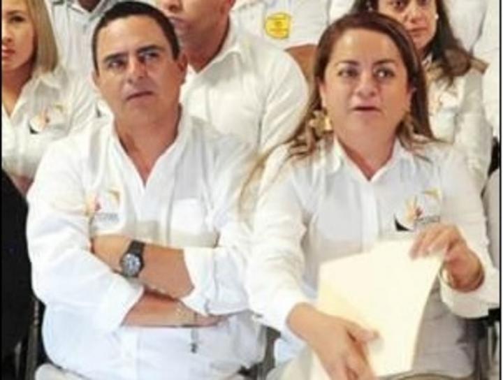 Catalina Ríos Núñez, su esposo Alberto Figueroa Valladares, ex edil de Zapata, Morelos (2009-2012), y el actual munícipe, Carlos Eduardo Martínez, los tres de filiación perredista, son acusados por presuntos vínculos con el crimen organizado. (Twitter)