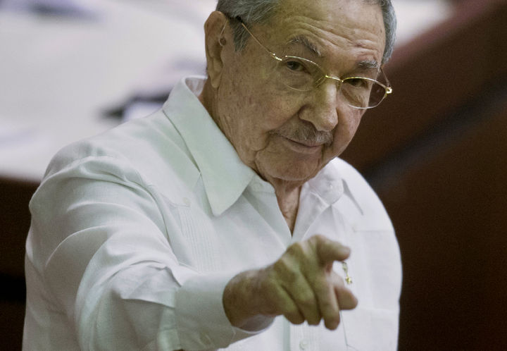 Pide fin de bloqueo. Raúl Castro endureció su postura en las negociacones con Estados Unidos.  (AP)