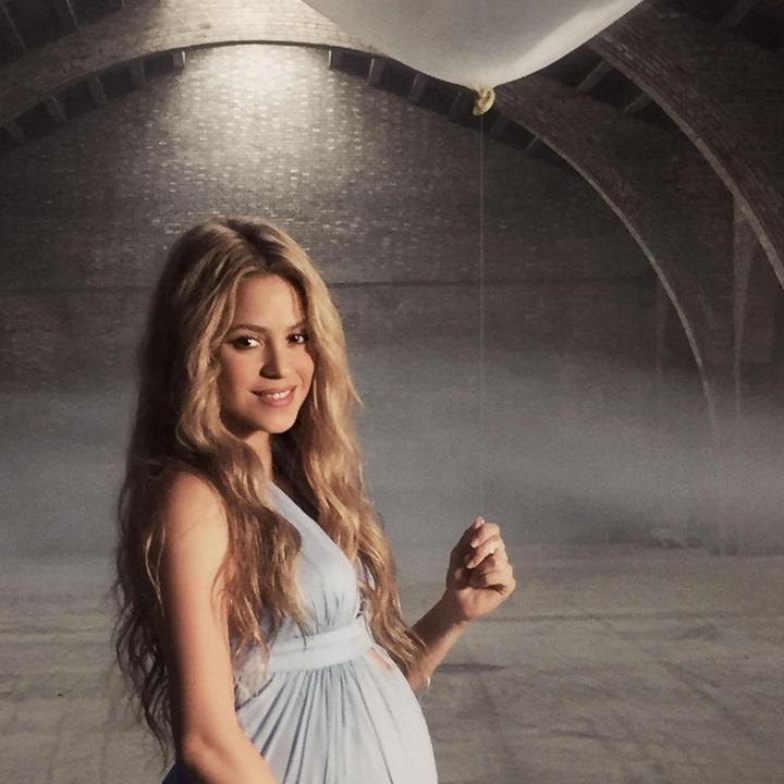 Shakira y su pareja Gerard Piqué dieron a conocer por medio de un comunicado el nacimiento de su segundo hijo Sasha Piqué Mebarak. (TWITTER)
