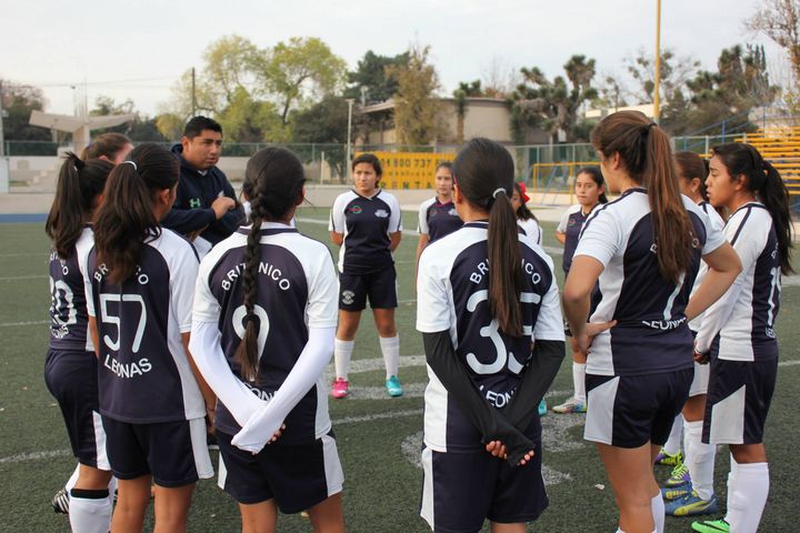 Las jugadoras que representarán a Coahuila en el futbol femenil han tenido intensas semanas de preparación en lo físico y táctico. (Especial)