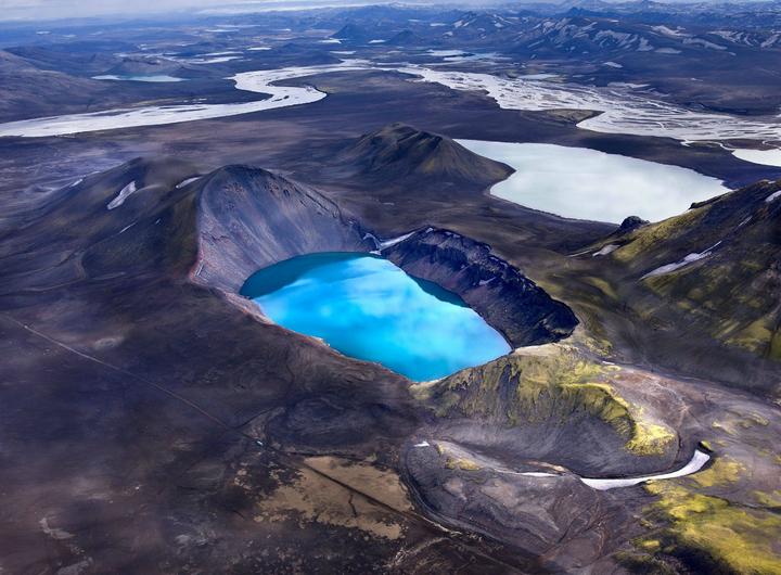 Askja es un estratovolcán de las tierras altas, abierto al viajero dos meses al año.