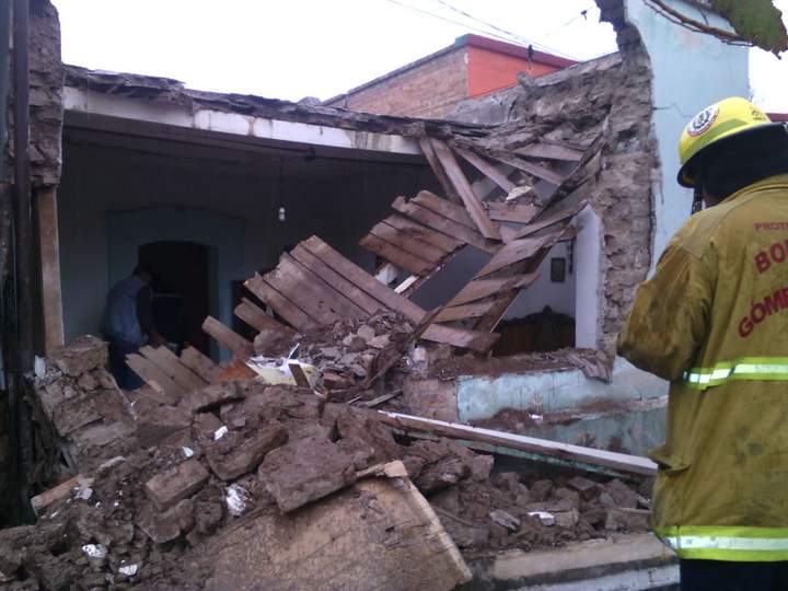 De inmediato el personal comenzó a trabajar para retirar los escombros. (El Siglo de Torreón)