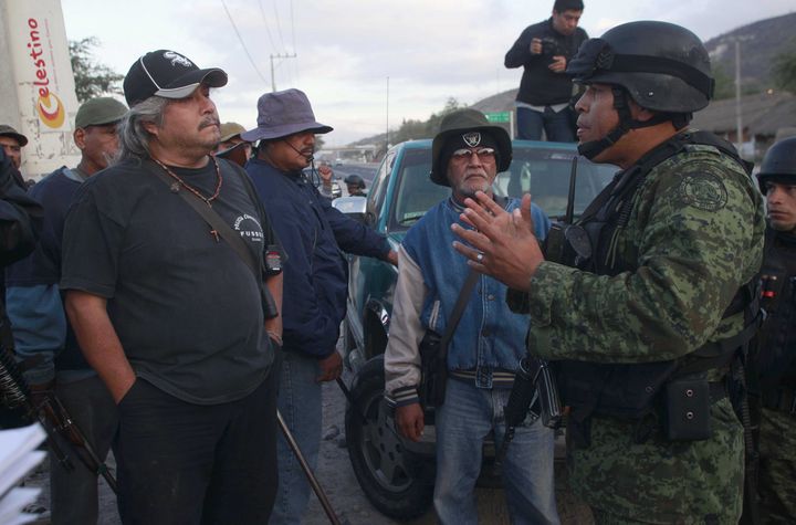 Choque. Los policías conunitarios llegaron a Chilpancingo y se creó una tensión  con los federales.