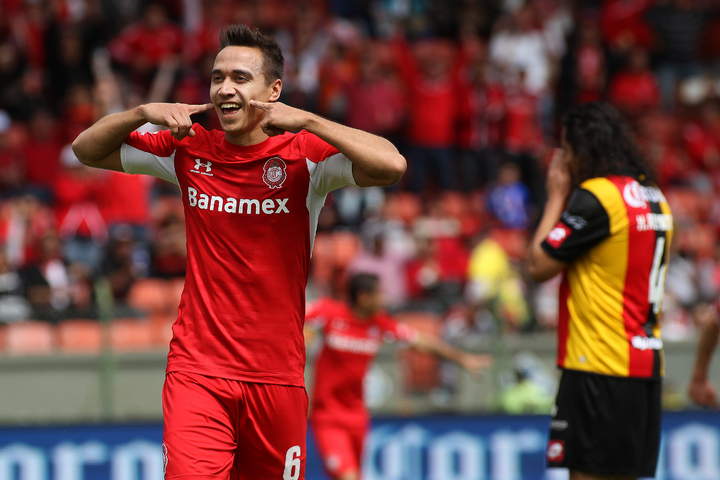 Los Diablos Rojos del Toluca vencieron 3-1 este domingo en el estadio Nemesio Díez a los Leones Negros de la UdeG. (Notimex)

