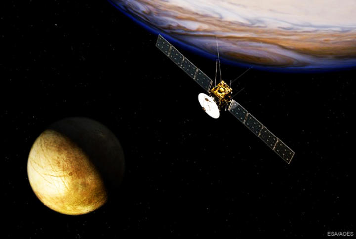 La misión espacial, que pretende examinar durante tres años los satélites Calisto, Europa y Gamínedes, es uno de los proyectos estrella del Cosmic Vision. (ARCHIVO)