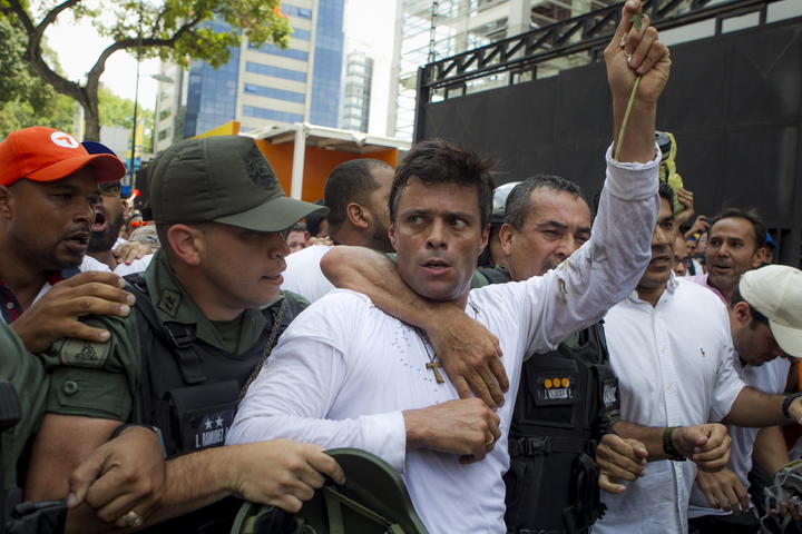 López está acusado por los delitos de instigación pública, agavillamiento (asociación para delinquir), daños a la propiedad e incendio por los hechos violentos que se produjeron al término de una marcha el 12 de febrero. (ARCHIVO)