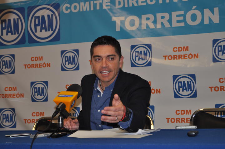 El senador Luis Fernando Salazar se presentó en la Tesorería Municipal de Torreón para solicitar formalmente la documentación que avale las transferencias que, se realizaron al PRI y a la Fundación Colosio. (Archivo)