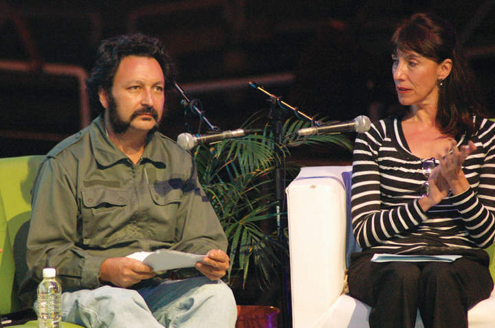 Los poetas mexicanos Luigi Amara y Tedi López Mills. (Foto: PEN International)