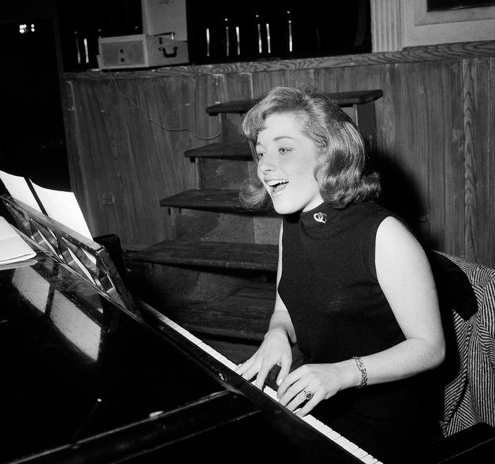 Lesley Gore alcanzó la fama a los 16 años de edad con el tema It's My Party en 1963. (AP)