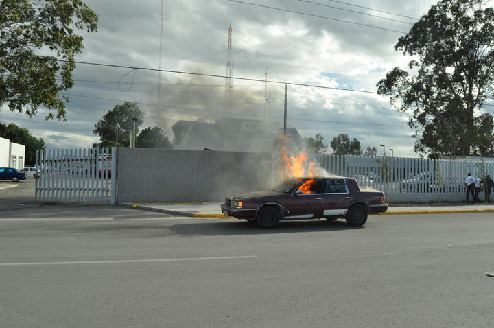 Se prevé que continué la quema de vehículos como protesta por los decomisos. (El Siglo de Torreón)