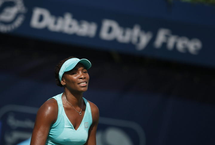Williams, campeona en Dubai el año pasado, perdió 6-4, 6-2 ante Lucie Safarova. (EFE)