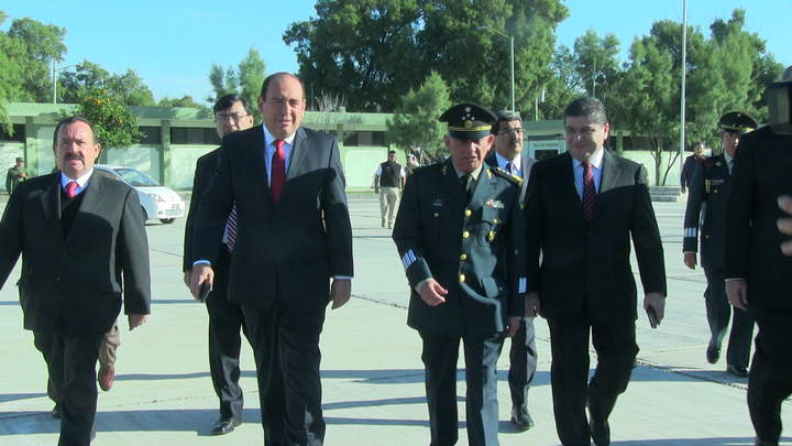 Moreira acompañó al comandante, general Uribe Toledo Sibaja en la ceremonia en la que estuvieron los alcaldes de la Comarca Lagunera, empresarios, académicos y otros miembros de la sociedad Civil. (Siglo TV)