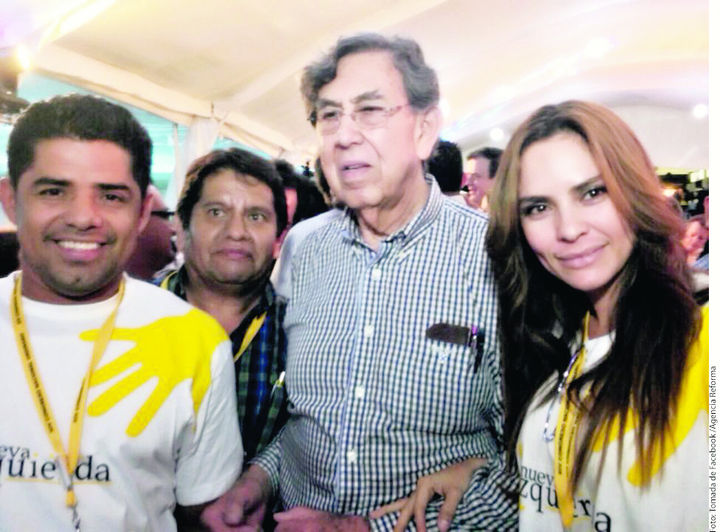 Unidos. Nalleli Pedraza aparece junto a Cuauhtémoc Cárdenas y su esposo, Arquímides Oseguera, quien se encuentra preso.