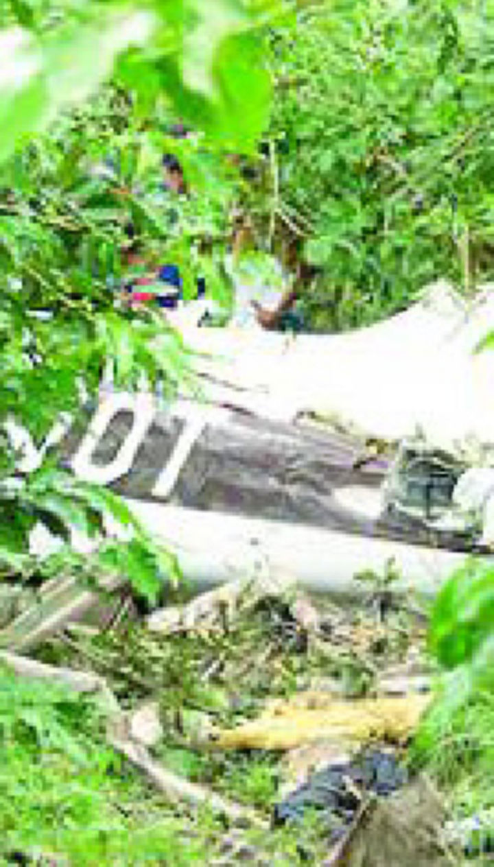 Avioneta. Cayó un aeronave en Tamazula, 6 muertos aunque la Fiscalía señala que es accidente carretero.