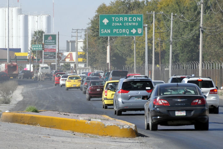 Tránsito. Los 11 kilómetros del Periférico que pasan por Torreón son fundamentales para el traslado de miles de familias a los nuevos fraccionamientos rumbo al norte de la ciudad.